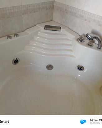 Vasca idromassaggio angolare 135x135