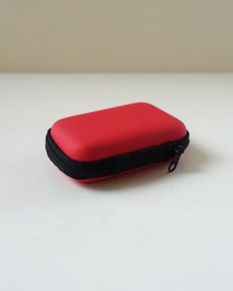 Custodia rossa per piccolo hard disk esterno
