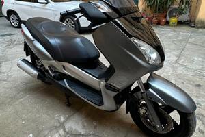 Yamaha Xmax 250 + Bauletto + 3 chiavi