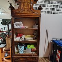Libreria antica ristrutturata in maniera accurata