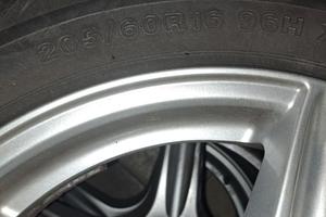 cerchi lega da 16 con gomme 205/60 