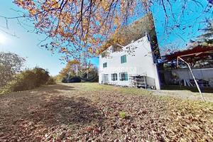 VILLA SU 3 LIVELLI CON PARCO