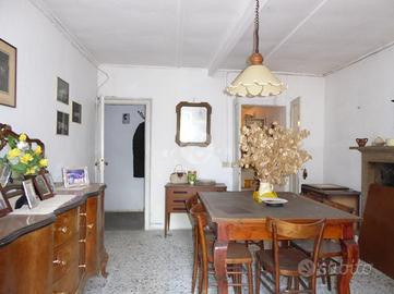 CASA SEMINDIPENDENTE A STRADELLA