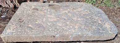 Losa di pietra antica