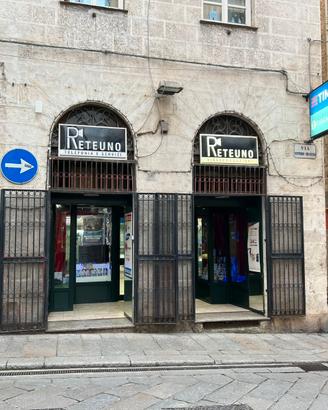 Negozio storico al centro, telefonia elettronica