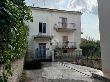 2 LOCALI A VENAFRO