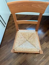 Tavolo da cucina con sedie