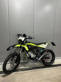 FANTIC XE 125 2T BLACK EDITION – SOLO STRADA