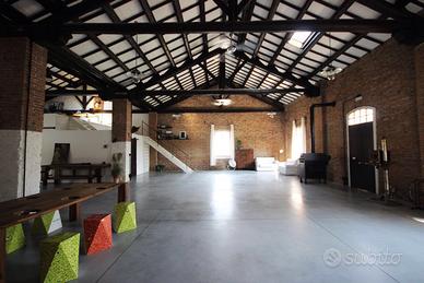 Openspace / loft /magazzino d'epoca ristrutturato