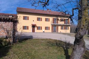 Cascina ristrutturata immersa nel verde
