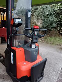 Elevatore semovente timonato TOYOTA SWE 120L