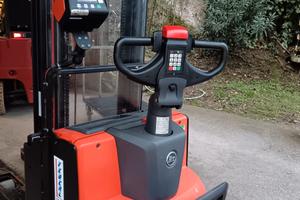 Elevatore semovente timonato TOYOTA SWE 120L