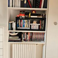 Libreria bianca (sopracalorifero)