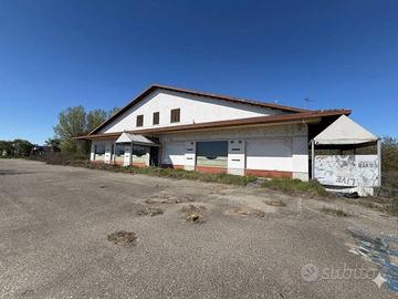 Immobile di 381 m² con 5 locali a Robbio