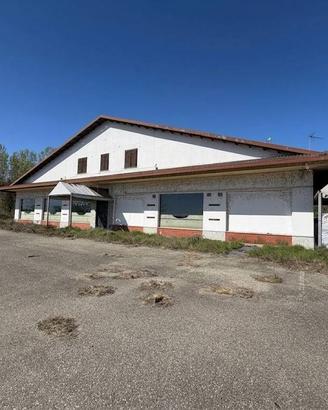 Immobile di 381 m² con 5 locali a Robbio