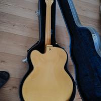 Chitarra semiacustica