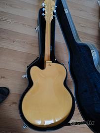 Chitarra semiacustica