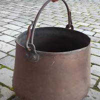 Vecchia pentola in rame 