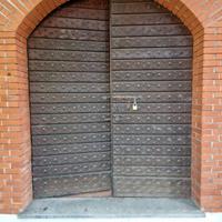 PORTONE LEGNO E FERRO BATTUTO