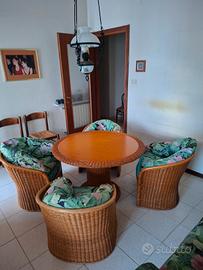 Tavolo e quattro poltroncine in vimini