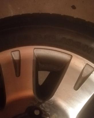 3 cerchioni in lega compreso di gomme