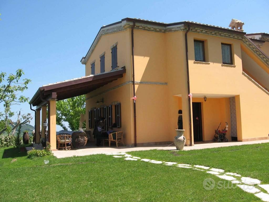 Rustico / Casale di 260 m² con più di 5 locali a A - More
