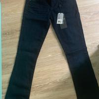 Guess Jeans nuovi con l’etichetta 