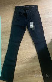 Guess Jeans nuovi con l’etichetta 