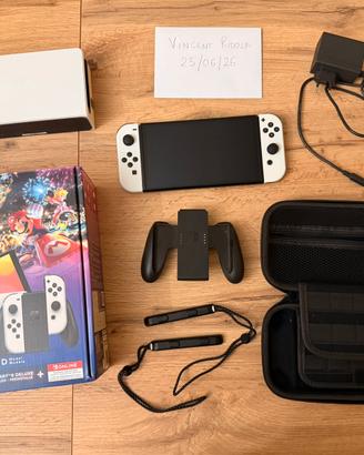 Nintendo Switch Oled + Custodia inclusa