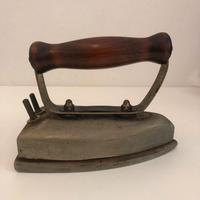 Ferro da stiro elettrico d'epoca Helmos