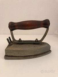 Ferro da stiro elettrico d'epoca Helmos