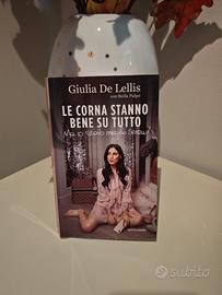 Libro "le corna stanno bene su tutto" 