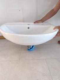 Lavandini nuovi in porcellana per bagno