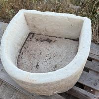 Pila antica in pietra leccese