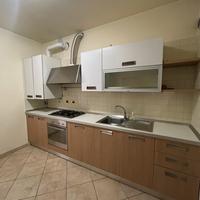 Cucina lineare completa con elettrodomestici