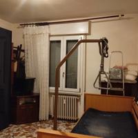 letto con sollevatore per anziani