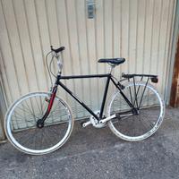 Bici da città con ruote da corsa