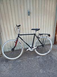 Bici da città con ruote da corsa