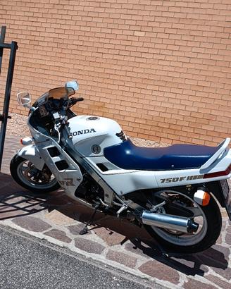 VFR 750 iscritto storica perfetta