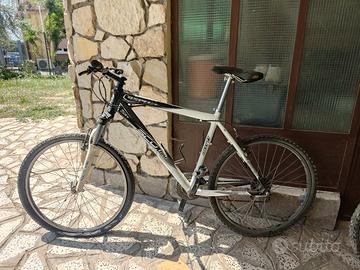 BICICLETTA MTB SCOTT