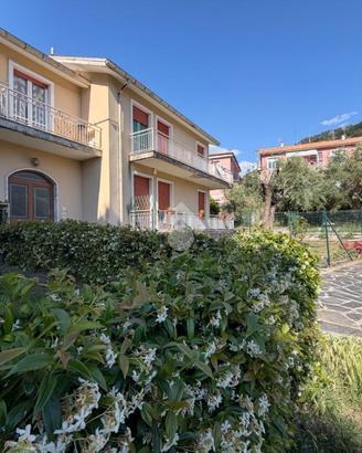 4 LOCALI A DEIVA MARINA