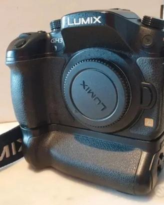Lumix Panasonic GH3 body + Battery Grip