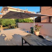 Ombrellone decentrato