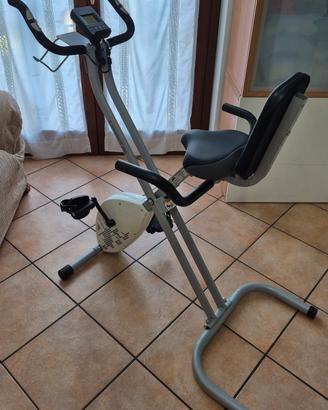 Cyclette pieghevole con schienale regolabile 