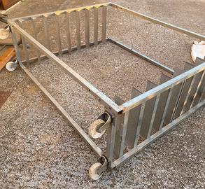 Carrello per telai