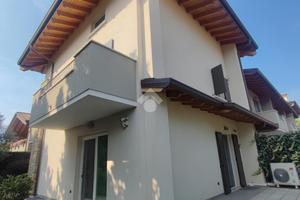 VILLA A SCHIERA A PALAZZOLO SULL'OGLIO