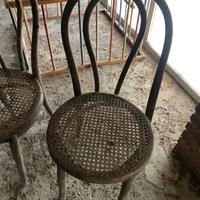 Vecchie sedie da restaurare