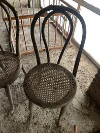 Vecchie sedie da restaurare