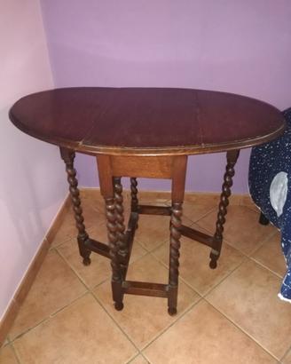 Tavolo a bandelle antico con gambe ritorte