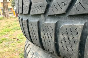 gomme 215 55 17     4 stagione      70%